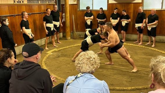 [Asahi Fuji Sumo Dojo] Tokyo Sumo Kültürü Deneyimi ve Çocuklar | Sumo Güreşçilerinin Antrenmanına Katılın ve Sumo Güreşçilerinin Yemeklerini Tadın