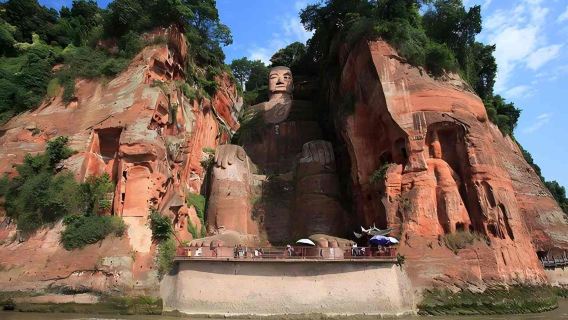 Pakej persendirian lawatan sehari ke Buddha Gergasi Leshan + Huanglongxi · Pengangkutan pintu ke pintu dengan kenderaan peribadi termasuk tiket masuk dan pilihan pelayaran bot