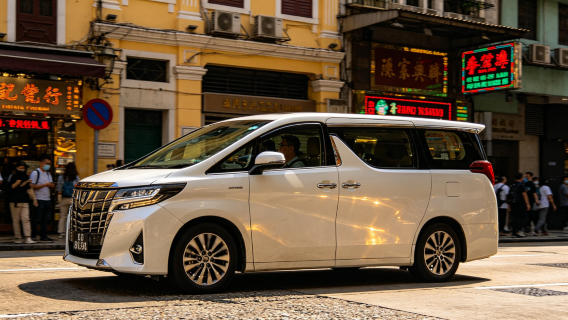 Professional cross-border private charter for Hong Kong, Macau and Guangdong (round-trip between Hong Kong/Macau and Guangzhou/Foshan/Zhuhai/Shenzhen | licensed dual/triple-plate Toyota Alphard for border crossing | convenient one-stop travel and business service)