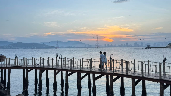 Genießen Sie einen süßen Sonnenuntergangsausflug mit Nachmittagstee & Blick auf die Bucht im Vinpearl Luxury Nha Trang