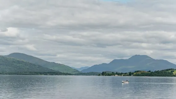 Von Edinburgh: Loch Lomond, Stirling Castle & Kelpies Tour