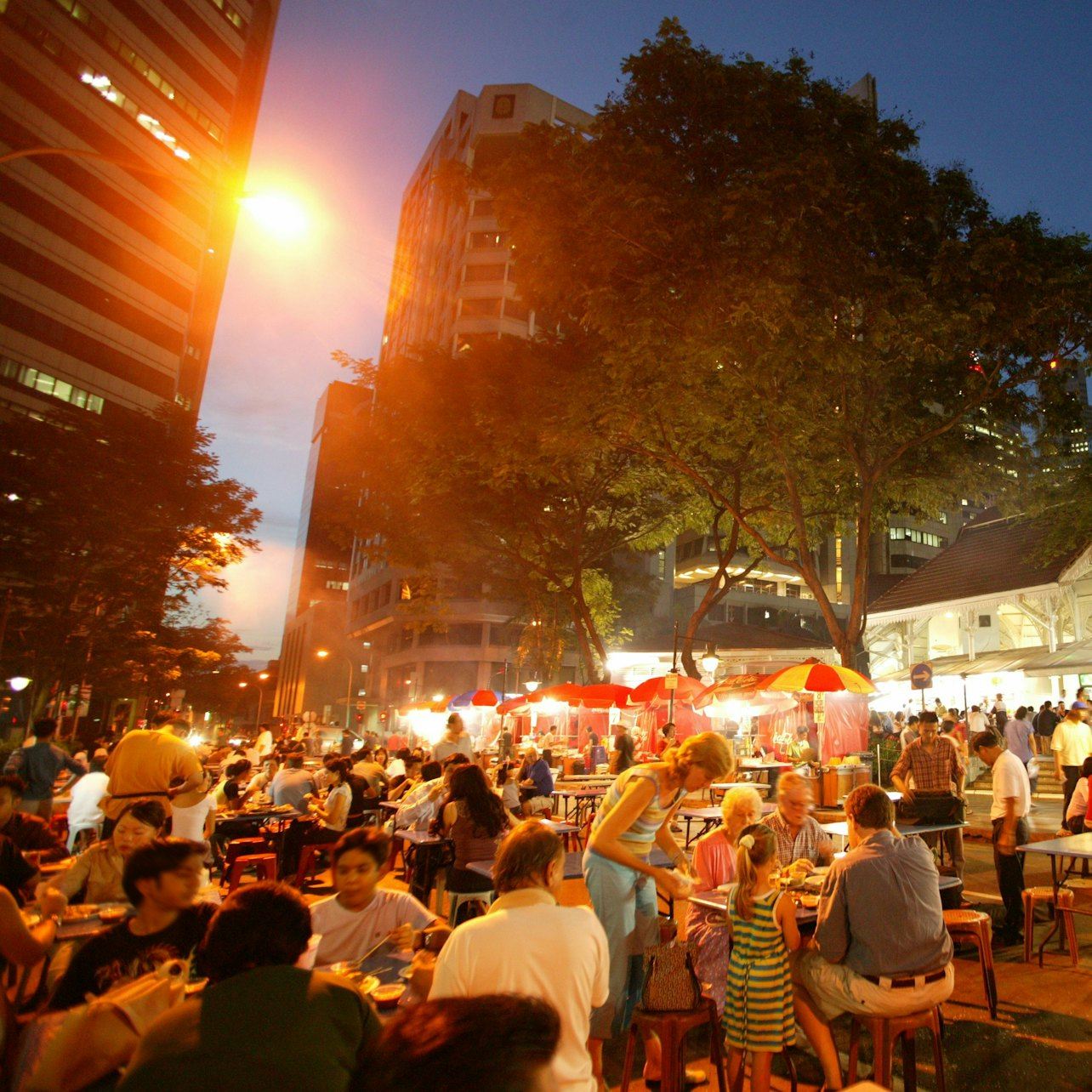 Singapore: Lau Pa Sat and Marina Bay Night Street Food Tour