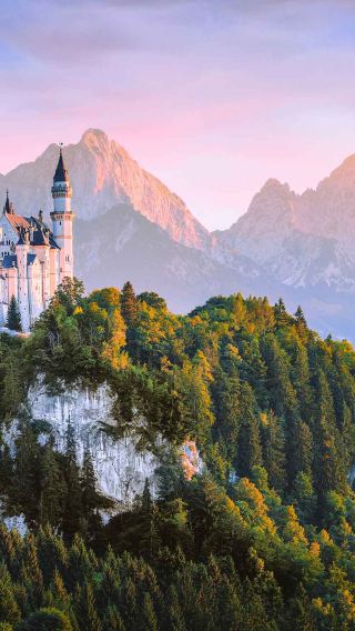 1-day classic palaces tour to Neuschwanstein Castle, Linderhof Palace and Hohenschwangau Castle