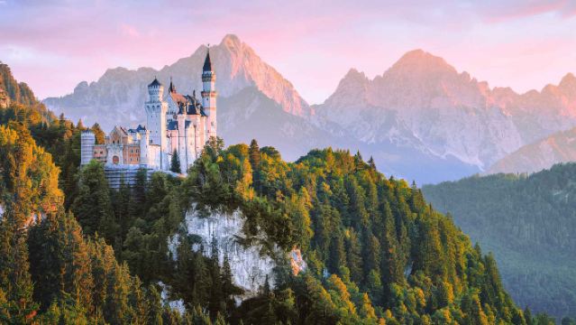 Tagesausflug zu Schloss Neuschwanstein, Schloss Linderhof, Oberammergau und Alpsee