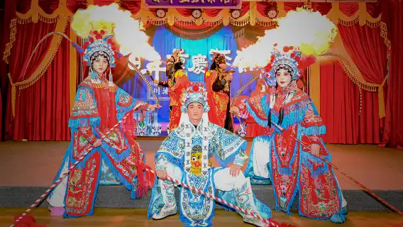 【重慶非遺演出】百年重慶茶館非遺演出·白象街劇院【品嚐地道蓋碗茶+川劇絕活變臉吐火非遺民俗長嘴壺茶藝】
