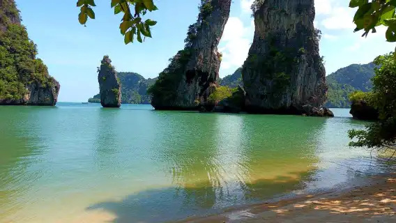 โปรแกรมเต็มวันทัวร์เกาะเจมส์บอนด์ พายแพดเดิลบอร์ด โดยเรือไม้วินเทจ (ออกจากกระบี่)