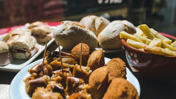 Lisbon: Guided Food & Wine Tour