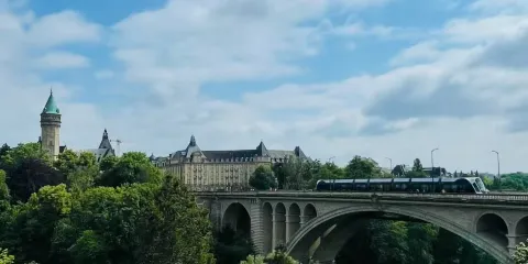 盧森堡佩特羅斯大峽谷+金色少女橡+阿道夫橋-中文司機上門接送