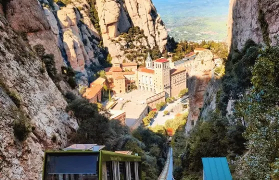 巴塞隆拿+蒙塞拉特山+錫切斯小鎮一日遊【巴塞隆拿周邊一日遊】