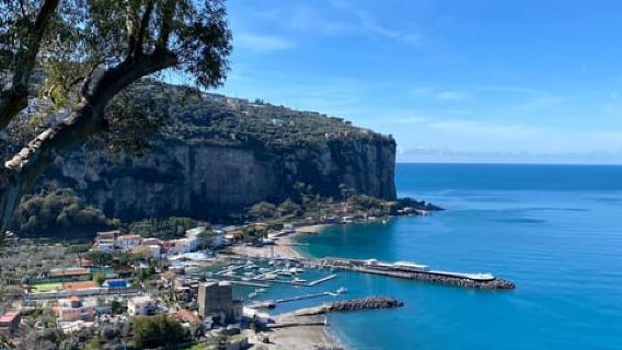 Transfer pribadi dari Naples ke pantai Sorrento