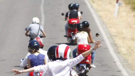 From San Gimignano: Vespa Tour in Chianti