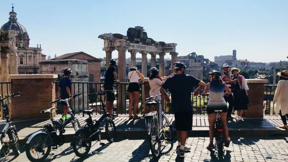 Roma: E-Bike Highlights Experience con degustazione di cibo