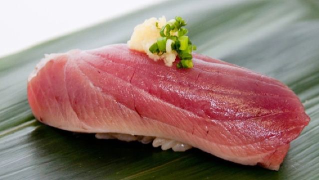 Sushi Edomae a Tokyo|Sushi Tsukiji Kagura|Artigianato tradizionale al mercato storico esterno