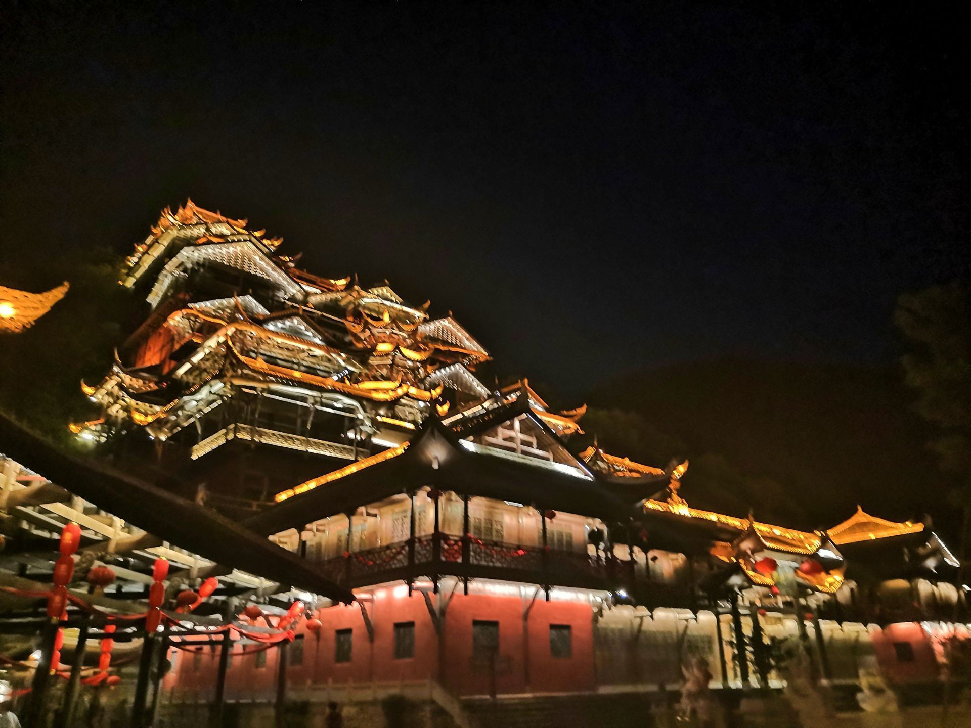 Partenza da Chongqing: Chiyou Jiuli City e Wujiang River Gallery - Tour di un giorno per gruppi cinesi (include giro in barca)