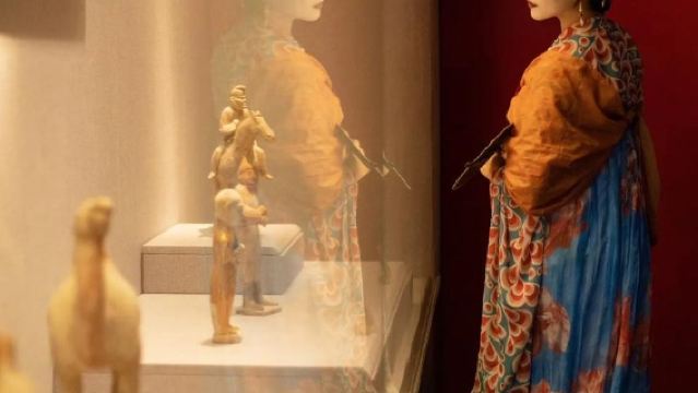 Half-day tour of the Sui-Tang Grand Canal Museum (admission ticket/guide available for join-in tour or private tour)||Earphone included)