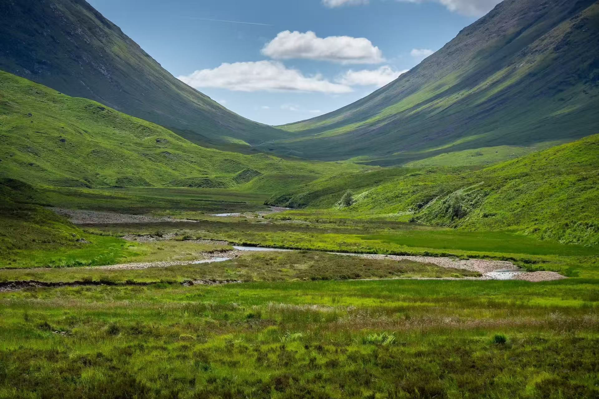 1-day tour of Loch Ness + Glencoe + Highlands (round-trip from Edinburgh · English-speaking group)