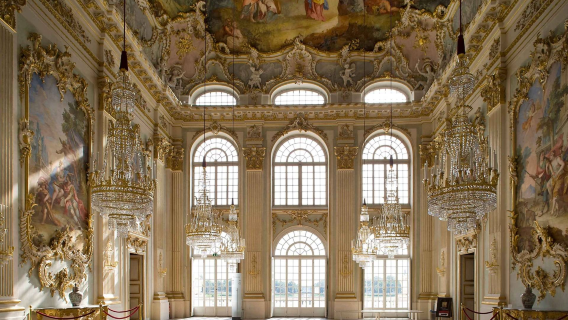 English Garden + Nymphenburg Palace + Deutsches Museum + Siegestor 1-day tour