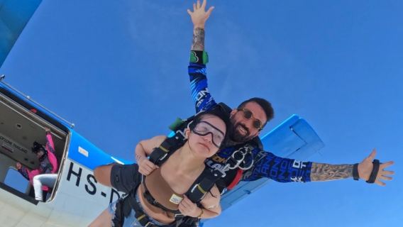 Fallschirmspringen-Erlebnis in Pattaya, Bangkok, Thailand bei Dropzone/ThaiSky