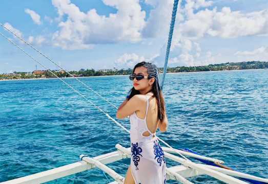 Boracay Island hopping and water activity package: parasailing/jet skiing/sea walking/paddleboarding/sailing boat/banana boat/crystal kayak/UFO