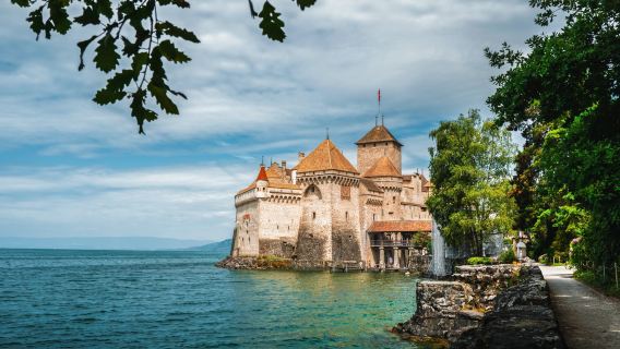 瑞士日內瓦 大噴泉+聖皮埃爾大教堂+花鐘+萬國宮【一日遊】