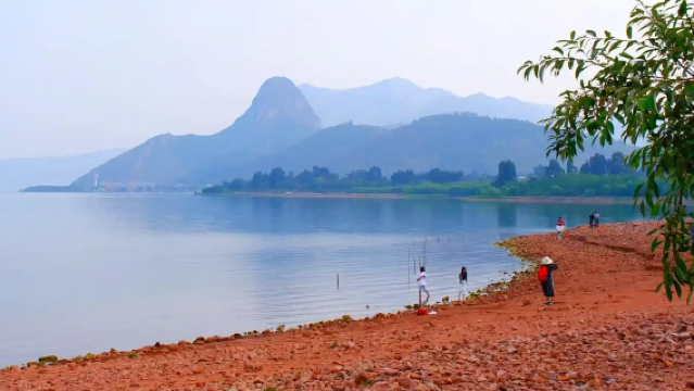 Tour Privato di un Giorno al Lago Fuxian di Kunming [Servizi Multilingue/Orario di Partenza Tardivo]