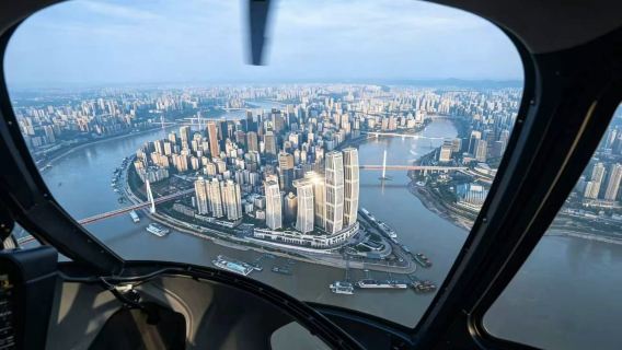 Helikoptervlucht in Chongqing Liangjiang (over de skyline van de twee rivieren + op maat gemaakte routes + fotoshoot in uniform + panoramische beelden als herinnering)