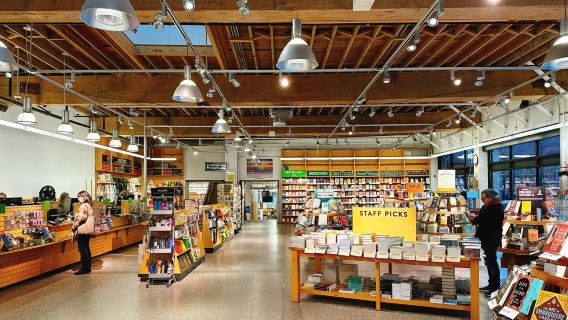 美國波特蘭-鮑威爾書店-國際玫瑰試驗園一日遊【市區飯店接駁】