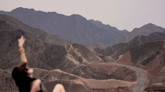 1-day desert off-road adventure from Hohhot crossing Dadong slope - Longtouguai - Desert Highway 7 - Sacred tree