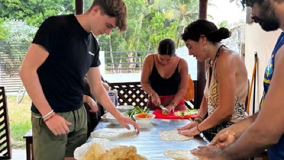 Hands-On Kottu Cooking Class with Street food Dinner