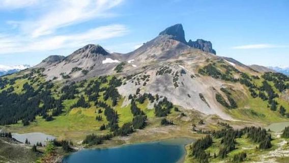 From Vancouver: Guided Alpine Lake & Mountain Hikes