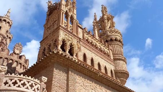 Benalmadena: Colomares Castle Tour with Entry Ticket