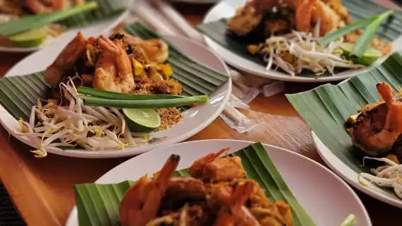 曼谷Thai Bus Food Tour 泰式觀光美食雙層巴士餐車