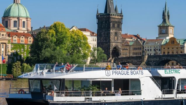 Turismo urbano en Praga: Bus turístico + Crucero por el río