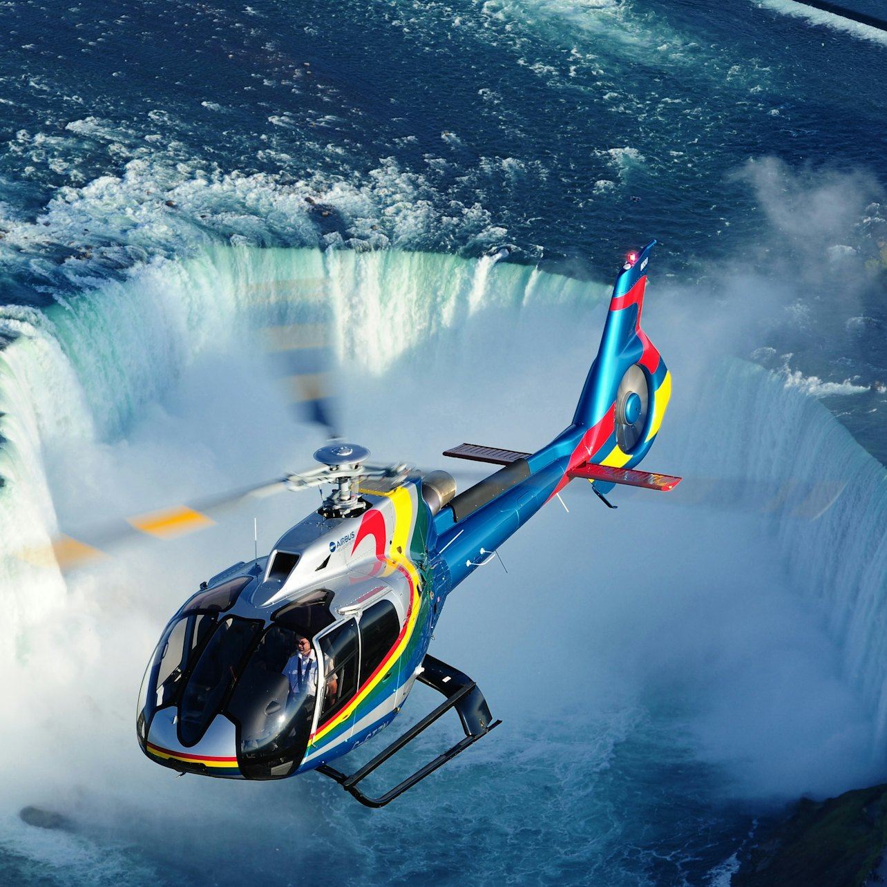 Niagara Falls: Helicopter Ride + Boat Cruise + Lunch + Transport