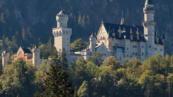 Neuschwanstein Castle + Hohenschwangau Castle with German/English guide or multilingual audio guide