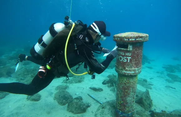 澎湖列島體驗潛水水肺潛水2小時【2026 澎湖花火節｜樂福珊瑚海洋花園・海底郵筒潛水】