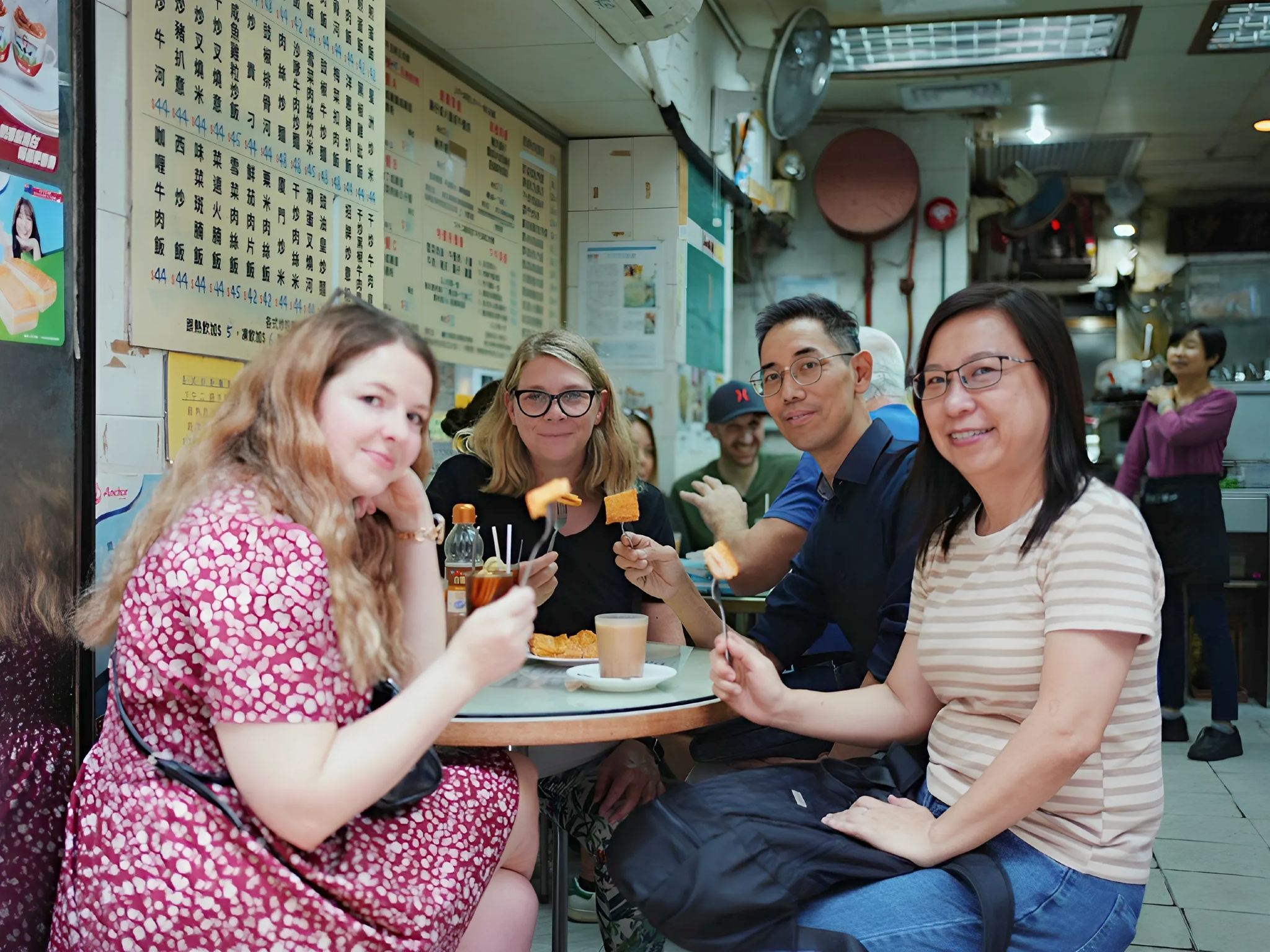 3-hour Must-eat Food Tour: A Taste of Hong Kong with Locals
