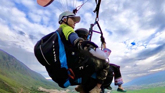 大理白族自治州沙溪古鎮滑翔傘飛行基地滑翔傘飛行體驗【高度落差350米,時長3-8分鐘左右】