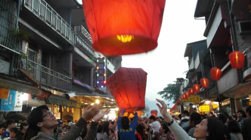 Shifen Waterfall, Jinguashi, Gold Museum, and Jiufen Old Street (Hotel Pickup) Day Tours