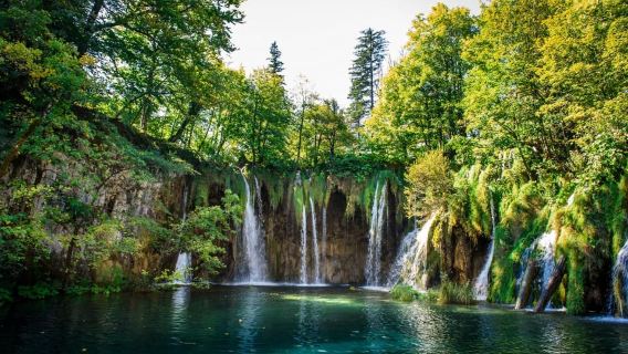 From Zagreb: Transfer to Split & Plitvice Lakes Guided Tour
