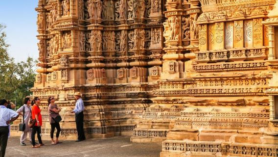 Tour guidato dei templi di Khajuraho con spettacolo di luci e suoni.