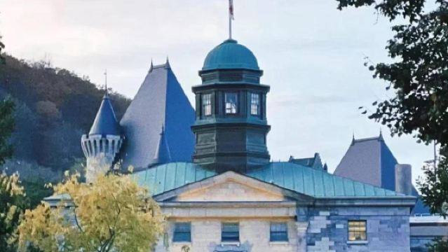 Pakej Sewaan Harian untuk Lawatan Gereja Notre-Dame Montreal, Mount Royal, Underground City dan Universiti McGill di Kanada