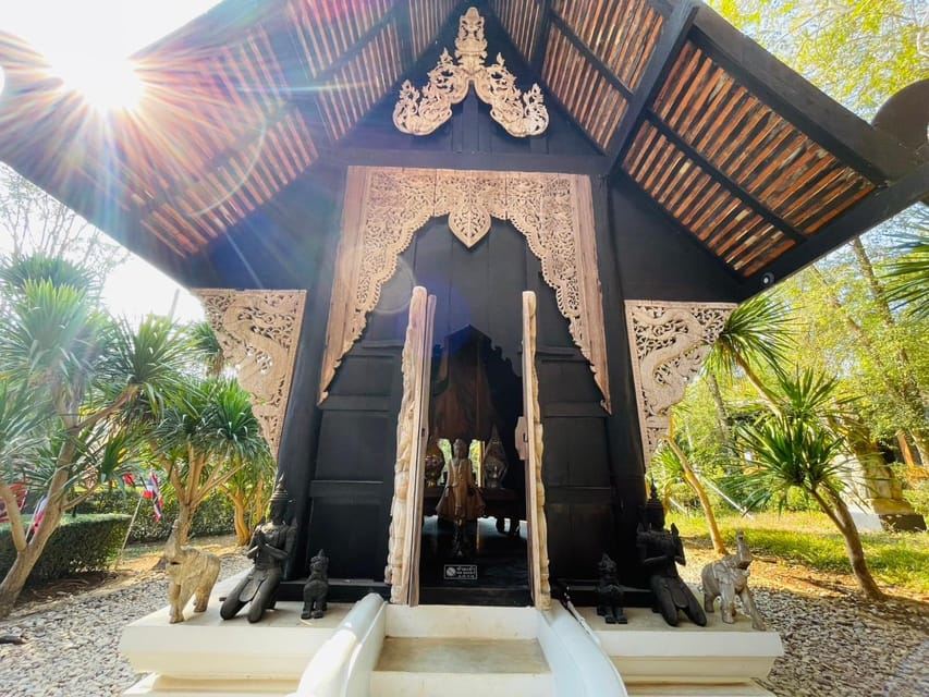 ChiangRai:Full Package!Temples,Long Neck,The Golden Triangle