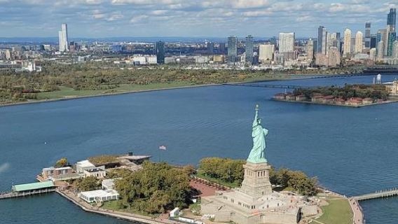 Nikmati tur helikopter Kota New York yang berangkat dari pusat kota Manhattan.