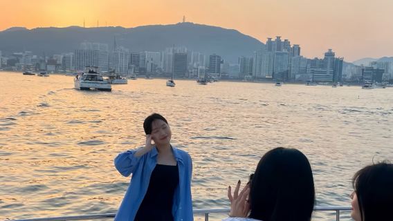 Busan Haeundae Yachterlebnis - Romantische öffentliche Yachtfahrt mit nächtlicher Feuerwerksshow