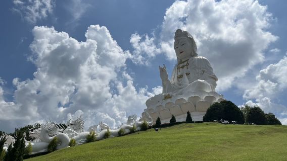 Chiang Rai Day Tour from Chiang Mai :Red, White and Blue Temples