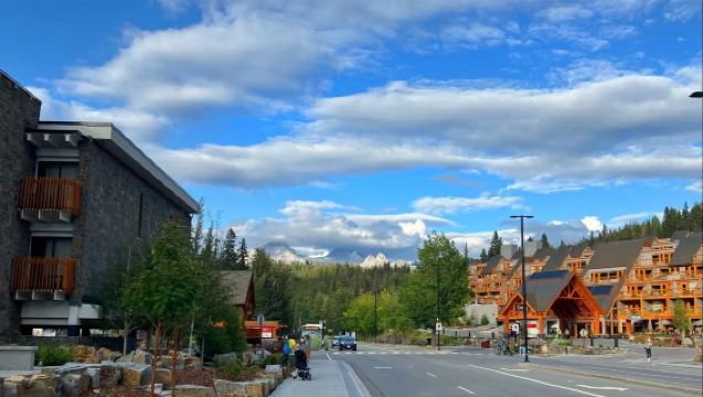 班夫拼團一日遊：明尼旺卡湖+雙傑克湖+強斯頓峽谷+班夫小鎮：