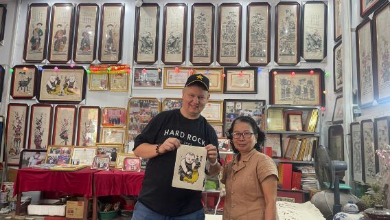 Terokai Warisan Lukisan Rakyat Dong Ho dengan Vespa Klasik