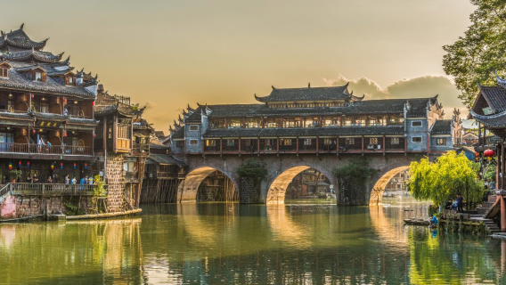 Private geführte Tagestour durch Zhangjiajie: Antike Stadt Fenghuang + Stadt Furong