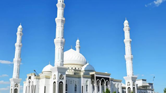 Masjid Agung Astana + Lapangan Kemerdekaan + Masjid Sultan + Opera Astana + Gerbang Kemenangan
